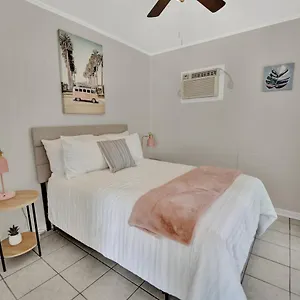  Apartment Sf Unit 3 - *across From Beach - Spacious Kitchen/living & Bdr